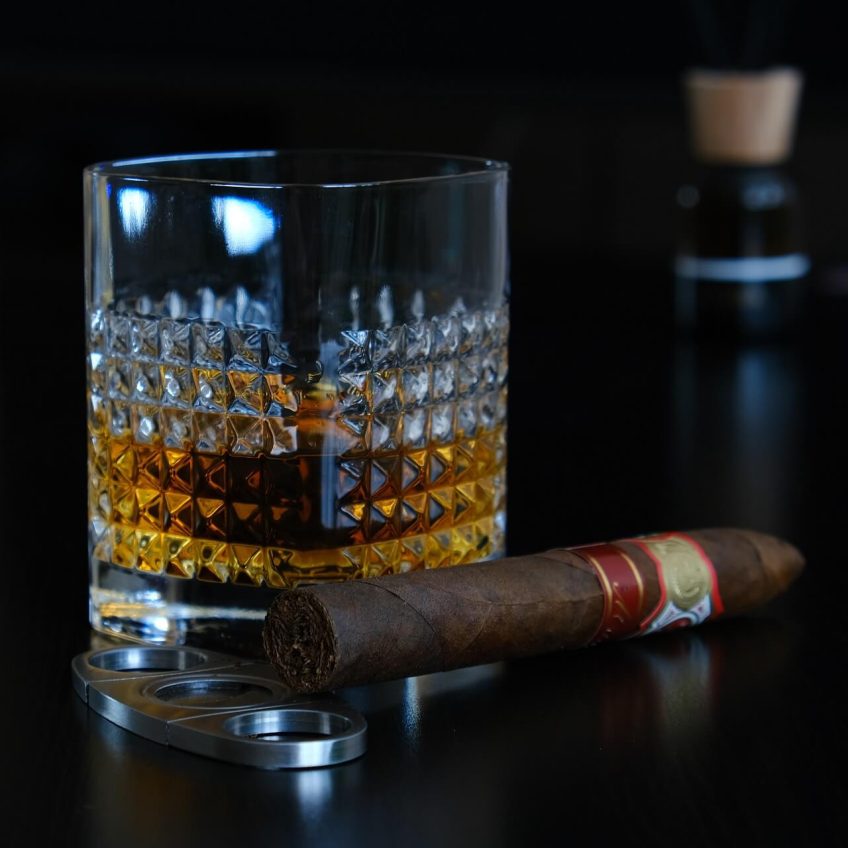 Jak dopasować whisky do cygara