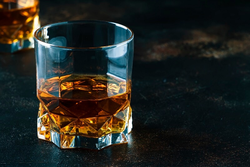 Różnice między bourbonem a whisky