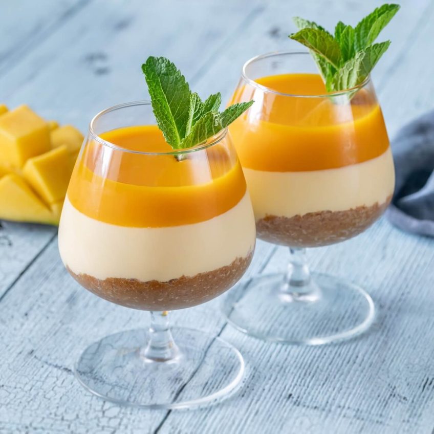 sernik bez pieczenia, czyli deser mango z likierem pomarańczowym