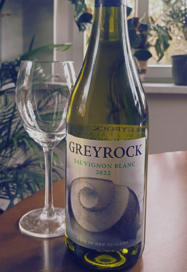 Greyrock Sauvignon Blanc - białe wino z Biedronki.