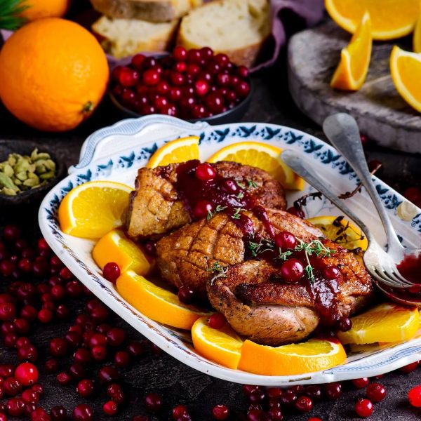 Świąteczne danie - piersi kaczki z sosem korzennym na winie