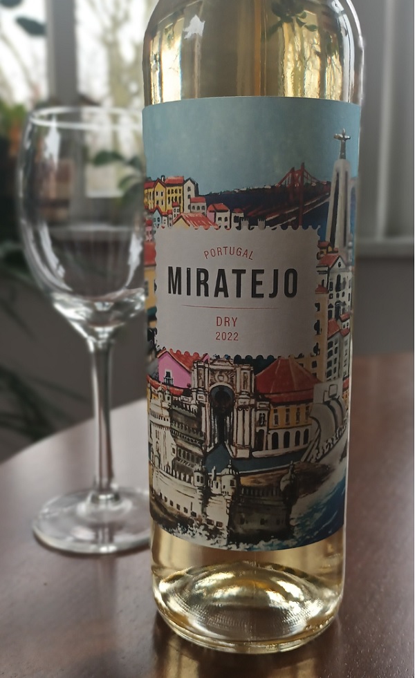 Tejo Miratejo Branco – białe wino z Żabki. Test. Recenzja.