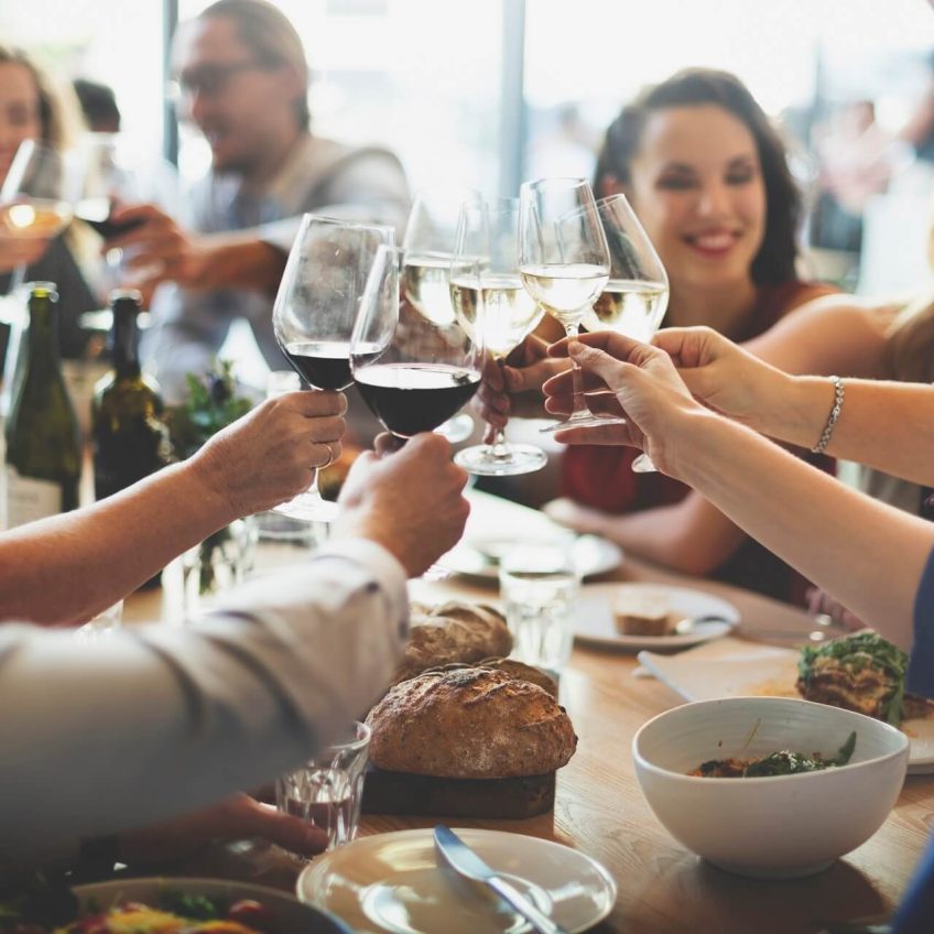 Kiedy wina smakuje lepiej? Postaw na dobre towarzystwo.