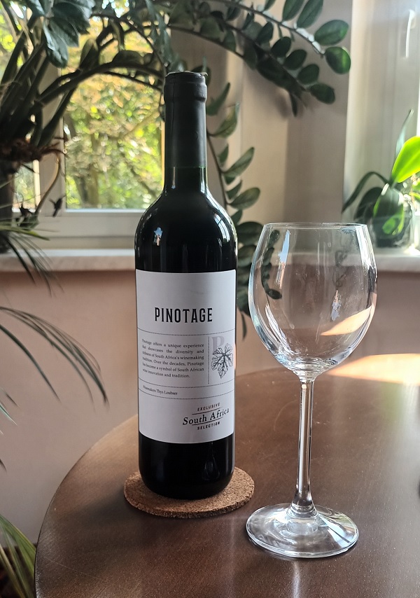 Pinotage. Czerwone wino z Biedronki. Recenzja. Degustacja.