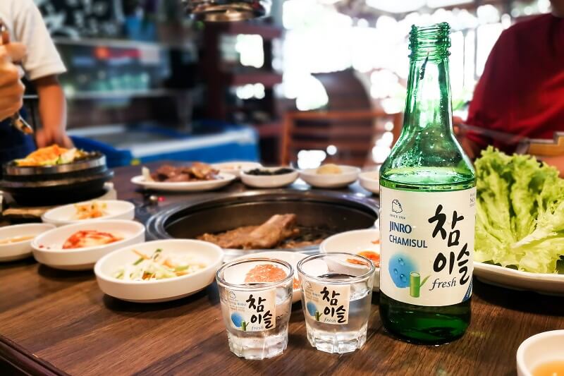 Alkohole azjatyckie. Różnice między sake, soju i baijiu