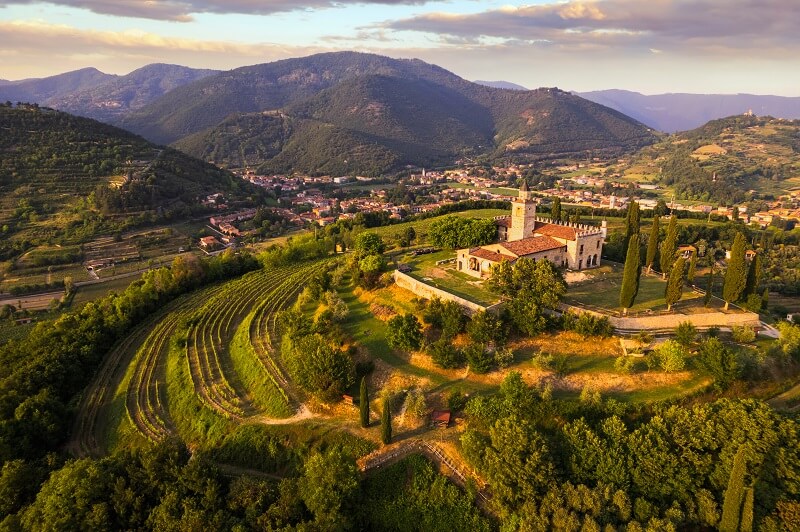 Franciacorta – wszystko, co trzeba wiedzieć o tych włoskich bąbelkach