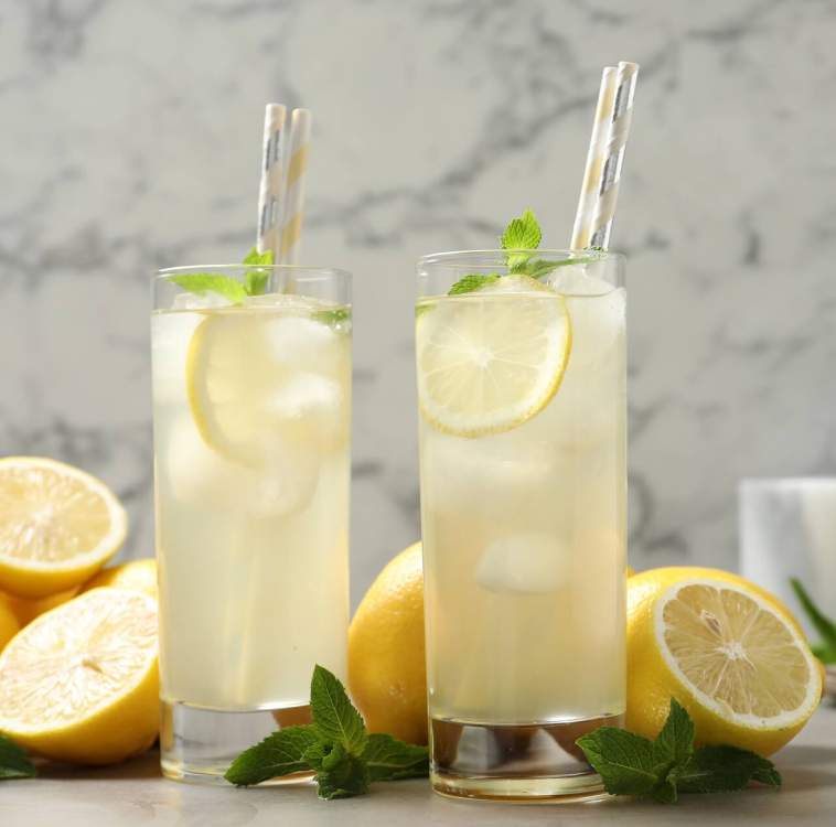 orzeźwiający drink na rumie