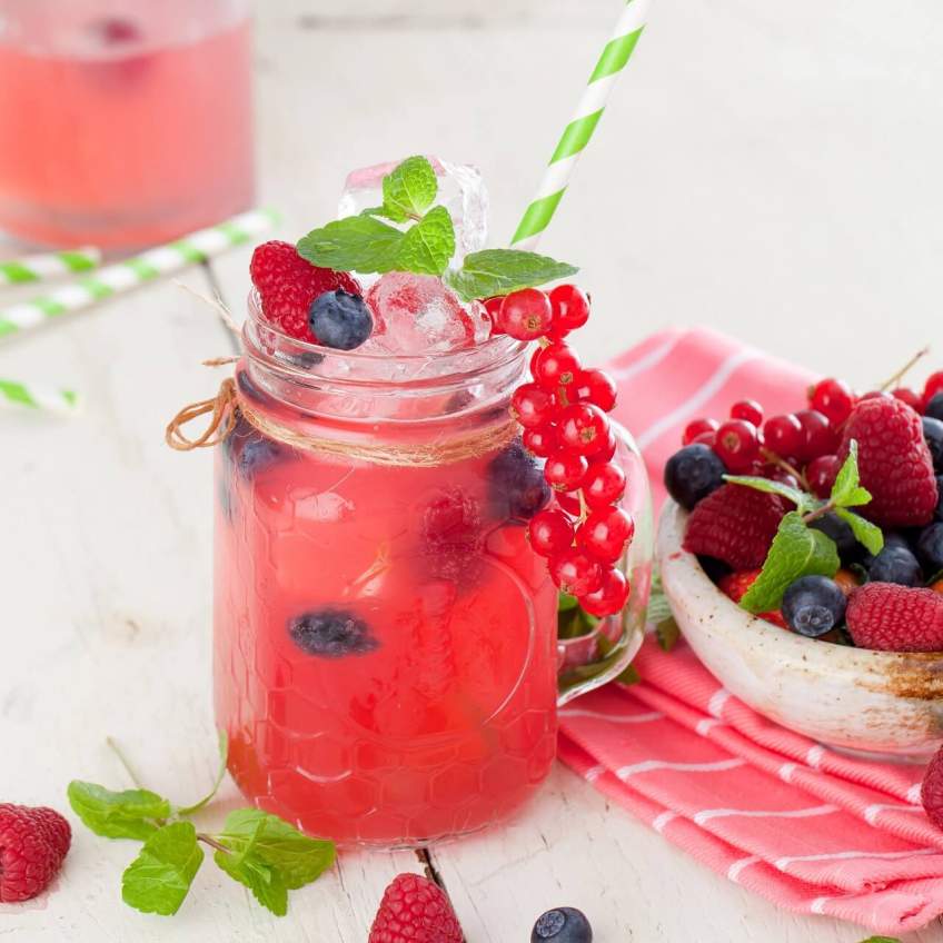 Lemoniada na białym rumie o smaku porzeczkowo-arbuzowym