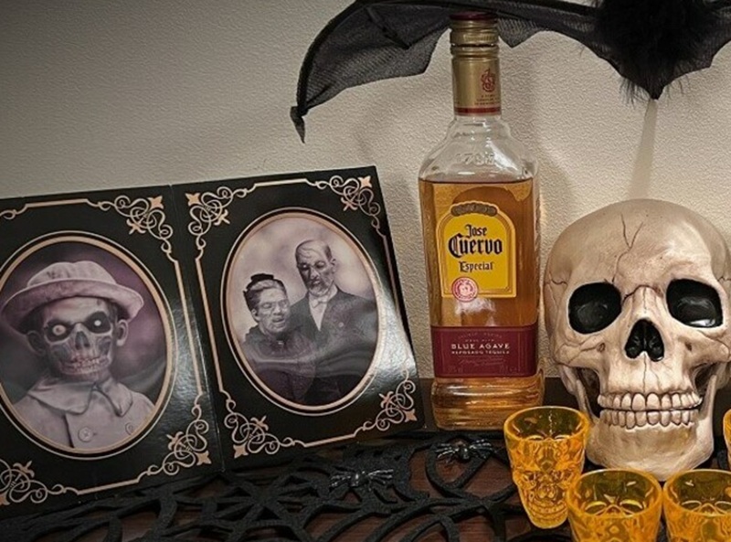 Ostre potrawy na Halloween - tequila Jose Cuervo, whiskey Sexton i rum Kraken.